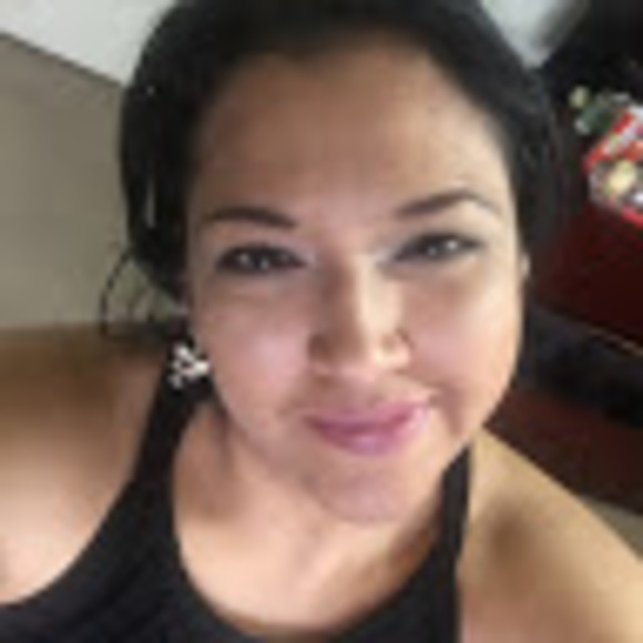 Meet your Posher, Claudia - Picture 1 of 1